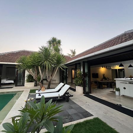 The Mia Bali Villa เกอโรโบกัน ภายนอก รูปภาพ