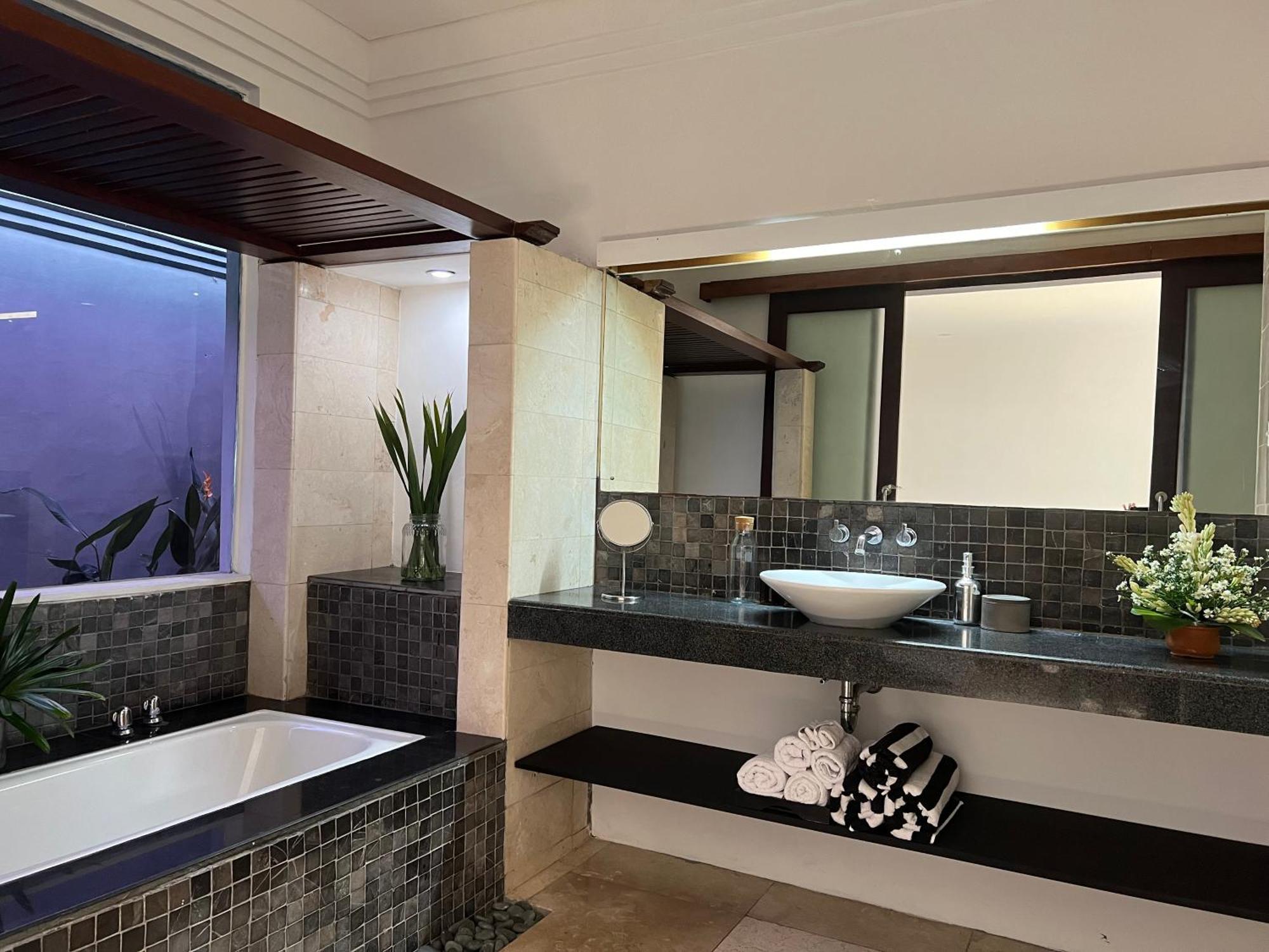 The Mia Bali Villa เกอโรโบกัน ภายนอก รูปภาพ